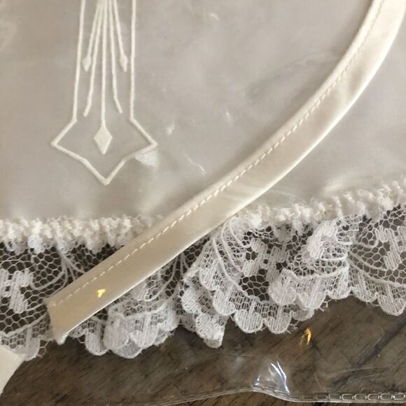 Madonna Christening Bib Lace and Satin w/Snap Keepsake Bib Holder Made in USA - Picture 7 of 17